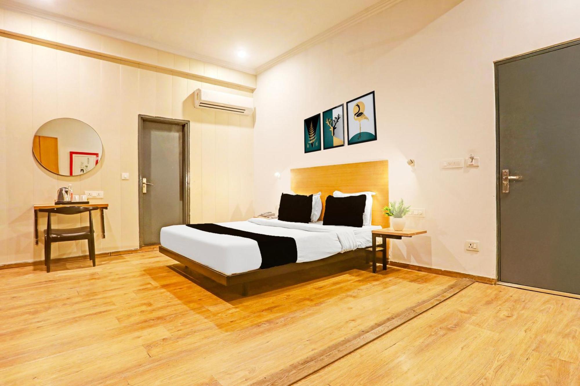 Super Townhouse Vijay Khand Gomti Nagar Lucknow Exterior foto