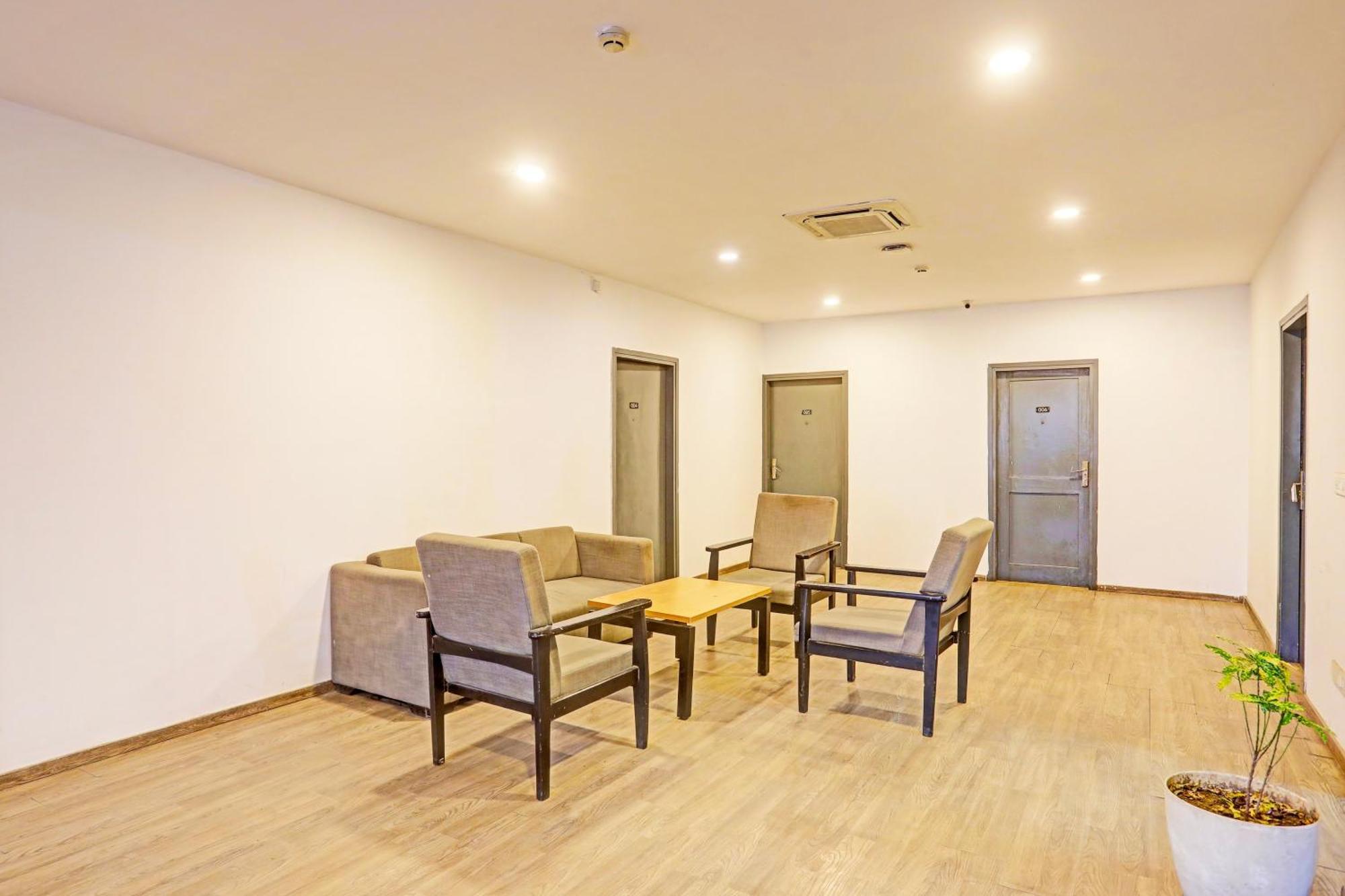 Super Townhouse Vijay Khand Gomti Nagar Lucknow Exterior foto